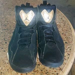 Jordan true flight metallic gold